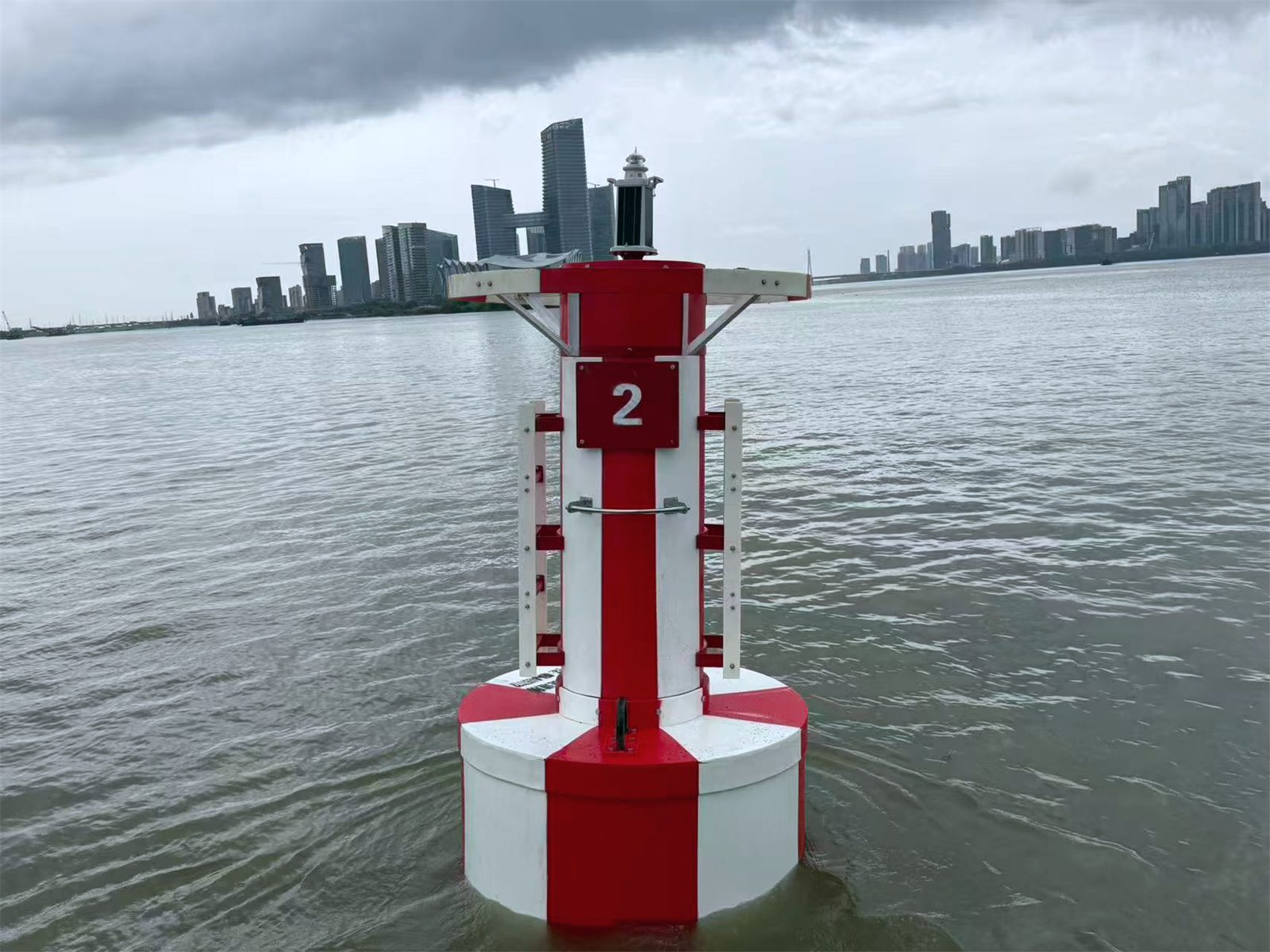 长期在位运行的超高分子量聚乙烯浮标