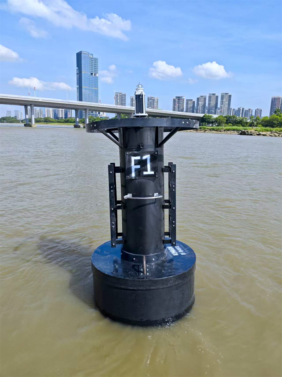 浮标搭载一体化灯器